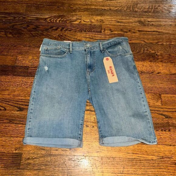 New Levi’s Shorts - Picture 1 of 5